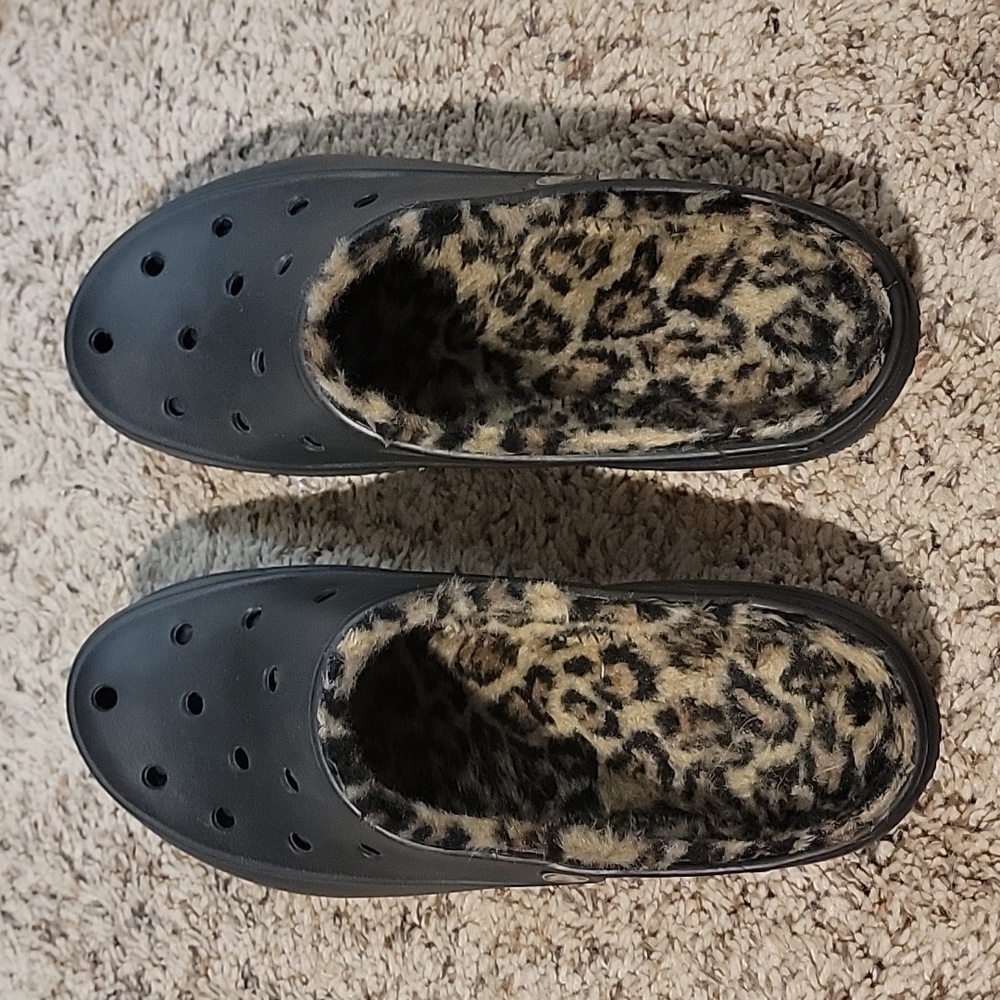 Crocs fur lined shoes